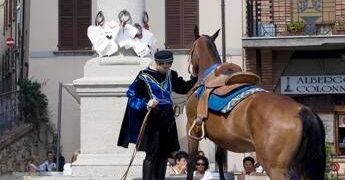 Bertinoro celebra i 100 anni della ‘Festa dell’ospitalità’, da rito medioevale a Dna degli abitanti
