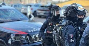 Blitz antidroga tra Ostia e Fiumicino: controlli dei Carabinieri con elicottero e unità cinofile nelle zone dello spaccio