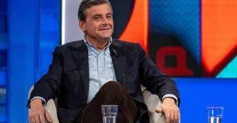 Calenda a ‘Maschio Selvaggio’: “Mia moglie ogni tanto mi manda a dormire in hotel”