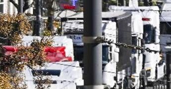 Caro carburanti, autotrasportatori sospendono fermo dopo incontro a Palazzo Chigi