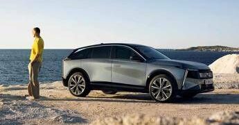 DS N°7: il SUV premium francese apre gli ordini
