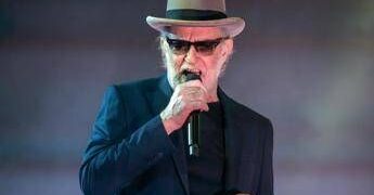 De Gregori: “Non faccio proclami sul palco, imbarazzo per chi lo fa”