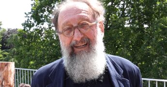 De Lucchi: “Materiale stupendo e poliedrico”