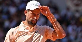 Djokovic, furia contro… un cameraman: cos’è successo con Fonseca