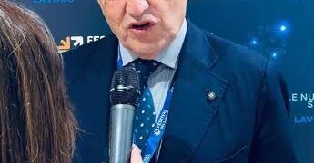 Ebola, Vaia: “Non si rincorra allarmismo e gli spari ad alzo zero”