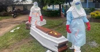 Ebola, a rischio altri 10 Paesi: ecco i fattori che hanno innescato la diffusione del virus