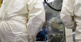 Ebola, la conferma di un focolaio in Congo: “246 casi sospetti e 65 morti”