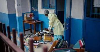 Ebola, ministero della Salute attiva sorveglianza personale organizzazioni da Congo e Uganda: “Compagnie aeree segnalino casi sospetti a bordo”