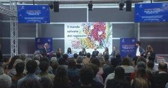 Ferrovie dello Stato presenta ‘Viaggiare con leggerezza’, antologia di autori