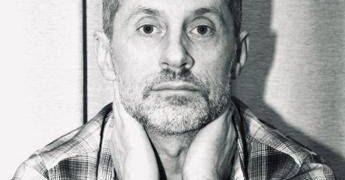 Giornata fibromialgia, la denuncia dello scrittore Fabio Maria Salvatore: “Ogni mese 500 euro per stare in piedi, senza tutele”