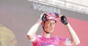Giro d’Italia, Valgren vince la 17esima tappa: Vingegaard sempre in rosa