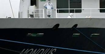 Hantavirus su nave crociera, positivo altro membro dell’equipaggio Mv Hondius. Oms: “Siamo a 12 casi e tre morti”