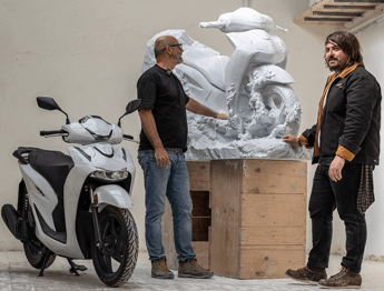 Honda SH125, 25 anni celebrati tra arte, marmo e sostenibilità