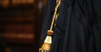 Intelligenza artificiale, il tempo risparmiato arriva in parcella: cosa cambia per i professionisti