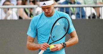 Internazionali, Zverev perde e se la prende con campo: “Peggiore della mia vita”
