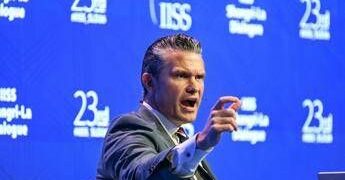 Iran, Hegseth: “Usa più che capaci di riprendere la guerra”