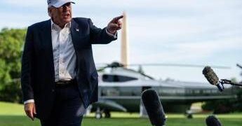 Iran, Trump: “Domani era previsto attacco, sospeso su richiesta dei leader del Golfo”