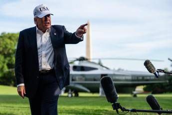 Iran, Trump: “Domani era previsto attacco, sospeso su richiesta dei leader del Golfo”