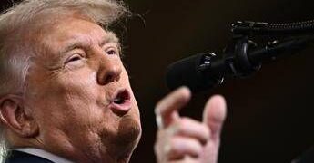 Iran-Usa, Trump: “Accordo ad un passo, Stretto di Hormuz verrà riaperto”