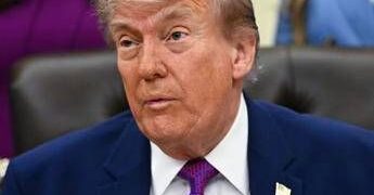 Iran-Usa, Trump: “La tregua è appesa a un filo”