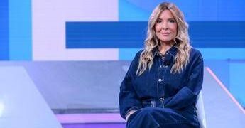 Isola dei Famosi rivoluzionata: ‘addio’ allo studio e Lucarelli in pole per la conduzione