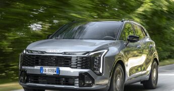 Kia amplia la gamma Sportage: debutta il nuovo Tri-Fuel Full Hybrid GPL