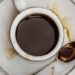 La avvelena con la candeggina nel caffè, la moglie lo smaschera con una telecamera