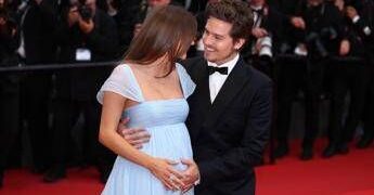 L’ex star di ‘Zack e Cody’ Dylan Sprouse e Barbara Palvin aspettano un figlio, la rivelazione a Cannes
