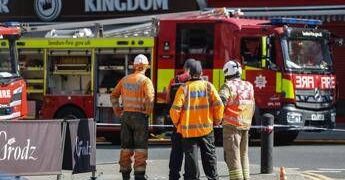 Londra, incendio in supermercato Kosher: 100 pompieri in campo
