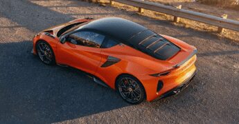 Lotus presenta Emira 420 Sport, la più potente e leggera di sempre
