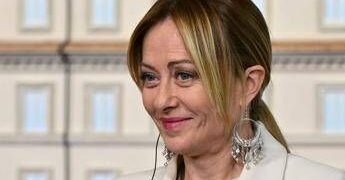Meloni: “Hormuz deve riaprire senza pedaggi e restrizioni. Italia pronta a contribuire a navigazione sicura”