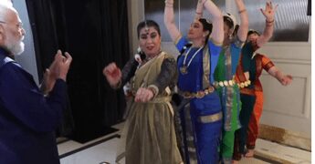 Modi a Roma, cinque italiane incantano con le danze classiche indiane: lo spettacolo ‘Trigalbandi’