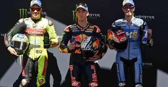 Motogp, Alex Marquez vince gara sprint a Barcellona. Sul podio Acosta e Di Giannantonio