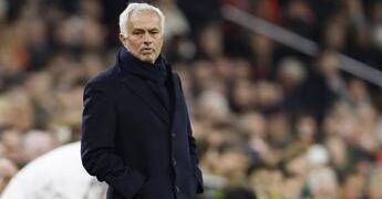 Mourinho al Real Madrid, scoppia il ‘giallo’: annuncio non arriva