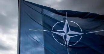 Nato, l’ex generale Pavel: “Alleanza mostri i denti alla Russia, abbattere chi viola spazio aereo”