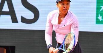 Osaka, le cene diventano un caso: accuse di razzismo al Roland Garros