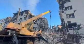 Putin prepara la risposta dopo il raid su Starobelsk: 16 morti, tra cui 4 bambini. Kiev colpisce in profondità la Russia