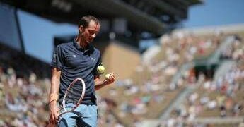 Roland Garros, Medvedev soffre il caldo e litiga con la moglie: “Comportati bene”