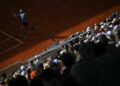 Roland Garros, è tornato il coro che ‘disturba’ i tennisti: “Olè”