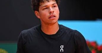 Roland Garros, giornalista ‘sfotte’ Shelton sui Mondiali. Lui non la prende bene