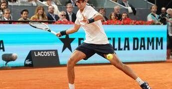 Roland Garros, padre di Jodar litiga con spettatori: “Non vi sedete qui”