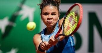 Roland Garros, time-out medico e lacrime per Paolini: cos’è successo a Parigi