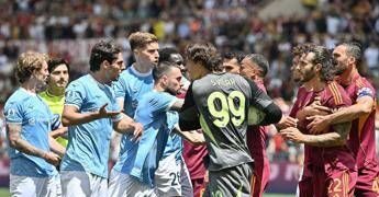 Roma-Lazio, espulsi Rovella e Wesley per rissa: cos’è successo all’Olimpico
