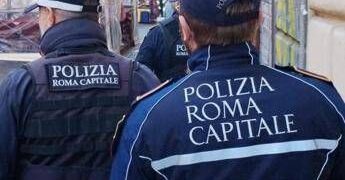 Roma, due donne ferite nel trambusto dopo maxi rissa a Fontana di Trevi: ipotesi lite tra gruppi rivali