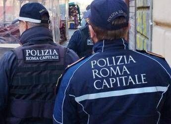 Roma, due donne ferite nel trambusto dopo maxi rissa a Fontana di Trevi: ipotesi lite tra gruppi rivali