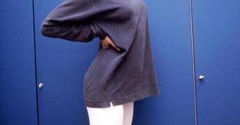 Sciatica, quando il nervo più lungo del corpo decide di farsi sentire (e come rimetterlo al suo posto). Il punto con gli specialisti