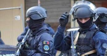 Sequestri di persona, torture e bombe sul litorale romano: quattro arresti a Ostia