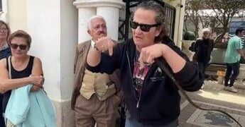 Sigilli ai Bagni Vittoria, Enzo Salvi protesta: “State rovinando Ostia”
