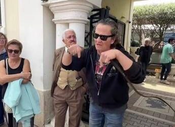 Sigilli ai Bagni Vittoria, Enzo Salvi protesta: “State rovinando Ostia”
