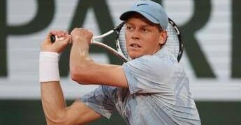 Sinner, crampi e vomito al Roland Garros? Cos’è successo con Cerundolo